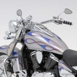 Baron styr Nostalgia, Kawasaki, Suzuki, Yamaha